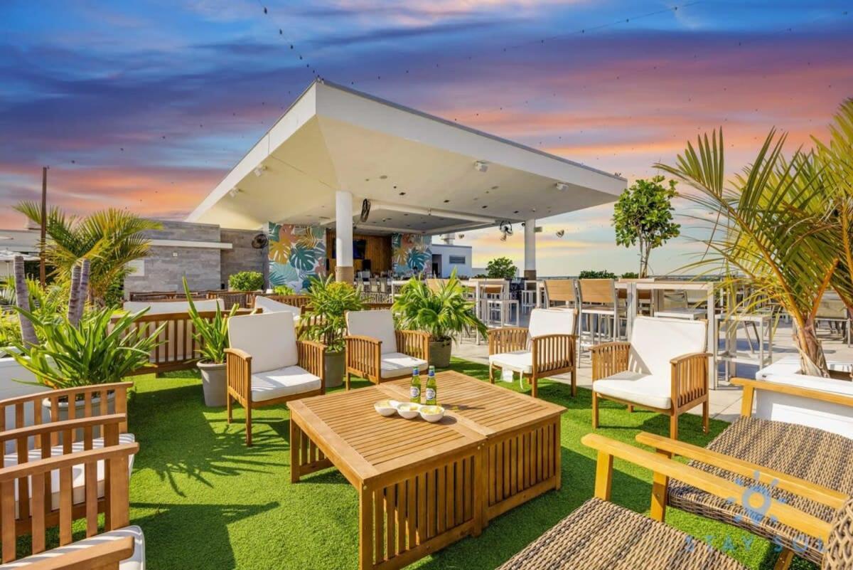Tropical Oasis - Rooftop Pool- Near Beach - Gym Hollywood Extérieur photo